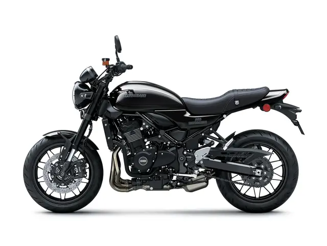 Z900RS Black Ball Edition — angle 3