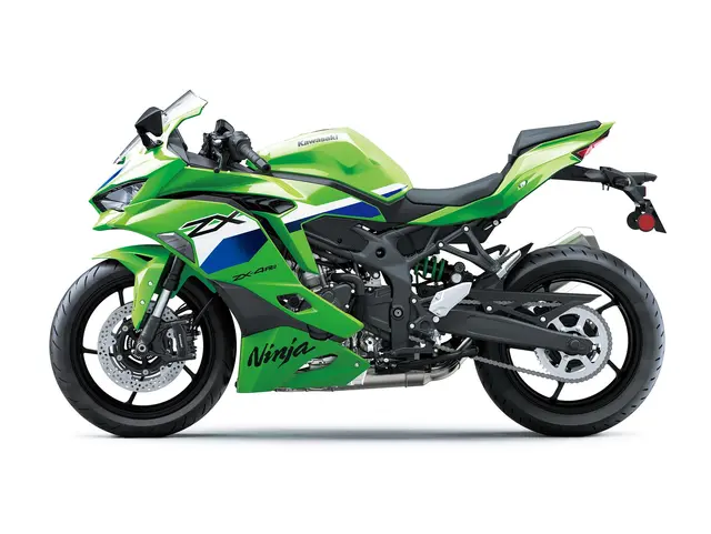 Ninja ZX-4RR — angle 3