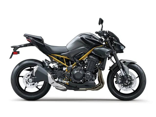 Z900 — angle 2