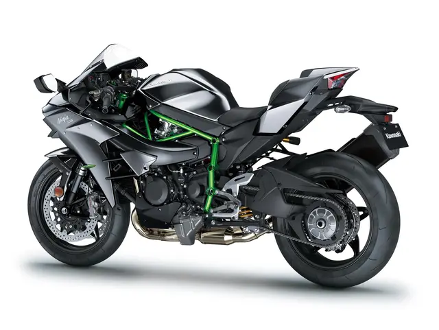 Ninja H2 Carbon — angle 3