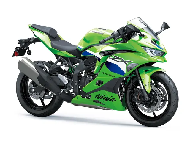 Ninja ZX-4RR — angle 1