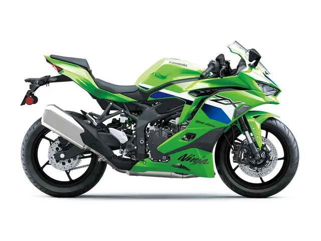 Ninja ZX-4RR — angle 2