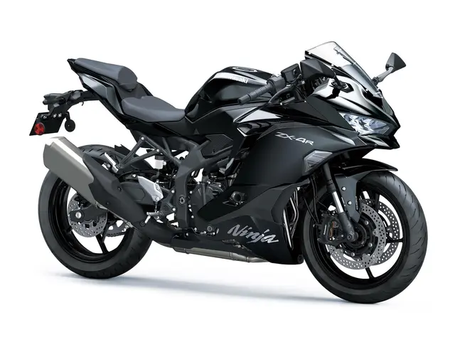 Ninja ZX-4R — angle 1