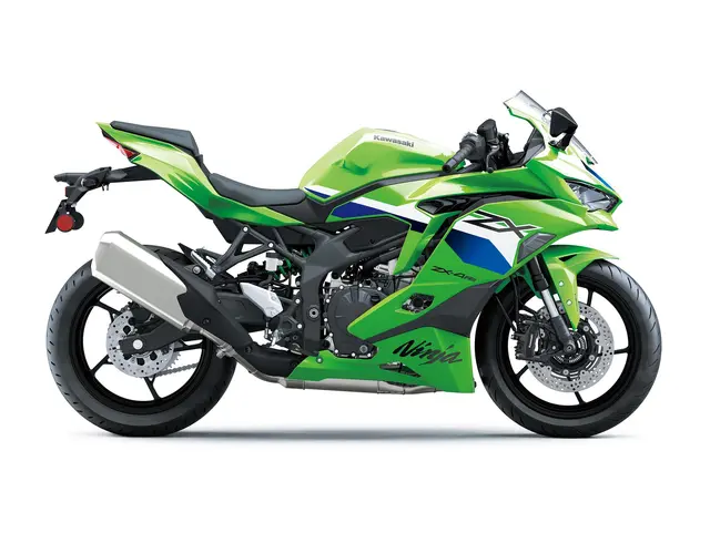 Ninja ZX-4RR — angle 2