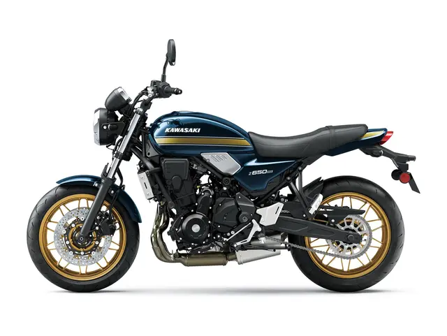 Z650RS — angle 3