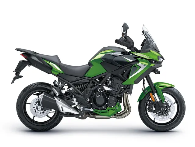 Versys 900 SE (70kW) — angle 2