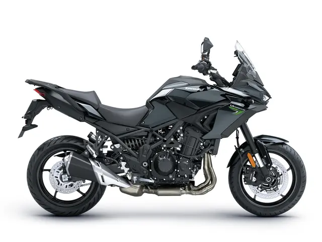 Versys 900 (70kW) — angle 2