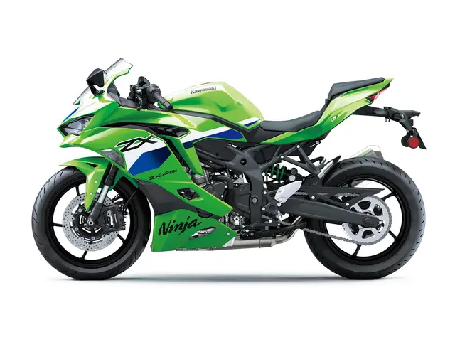 Ninja ZX-4RR — angle 3
