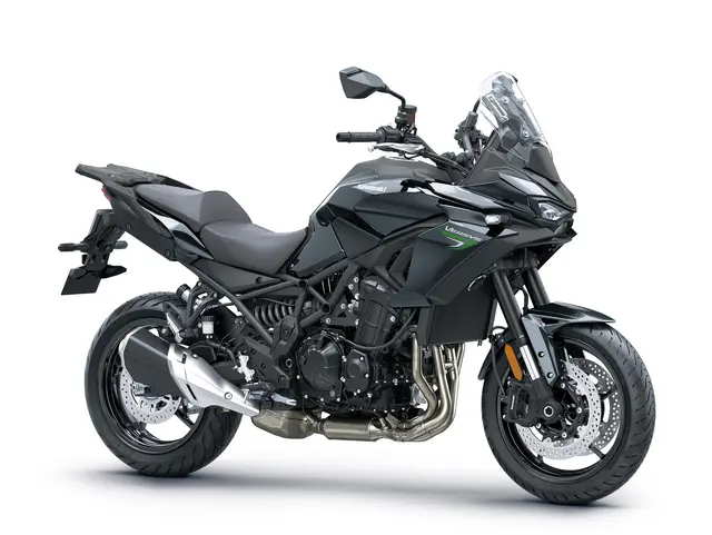 Versys 900 (70kW) — angle 1